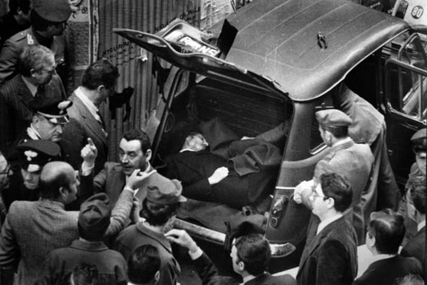 Il-cadavere-di-Aldo-Moro-ritrovato-in-via-Caetani-a-Roma-9-maggio-1978-_7